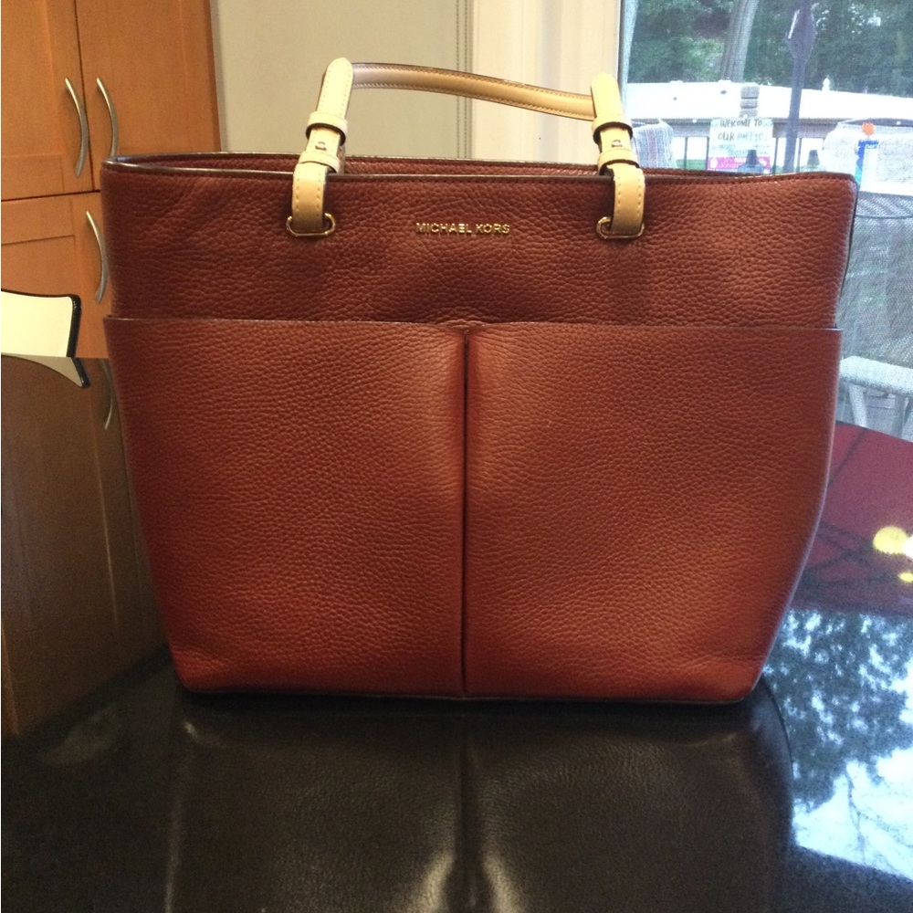 Michael Kors Purse- many pockets- Burgandy Color